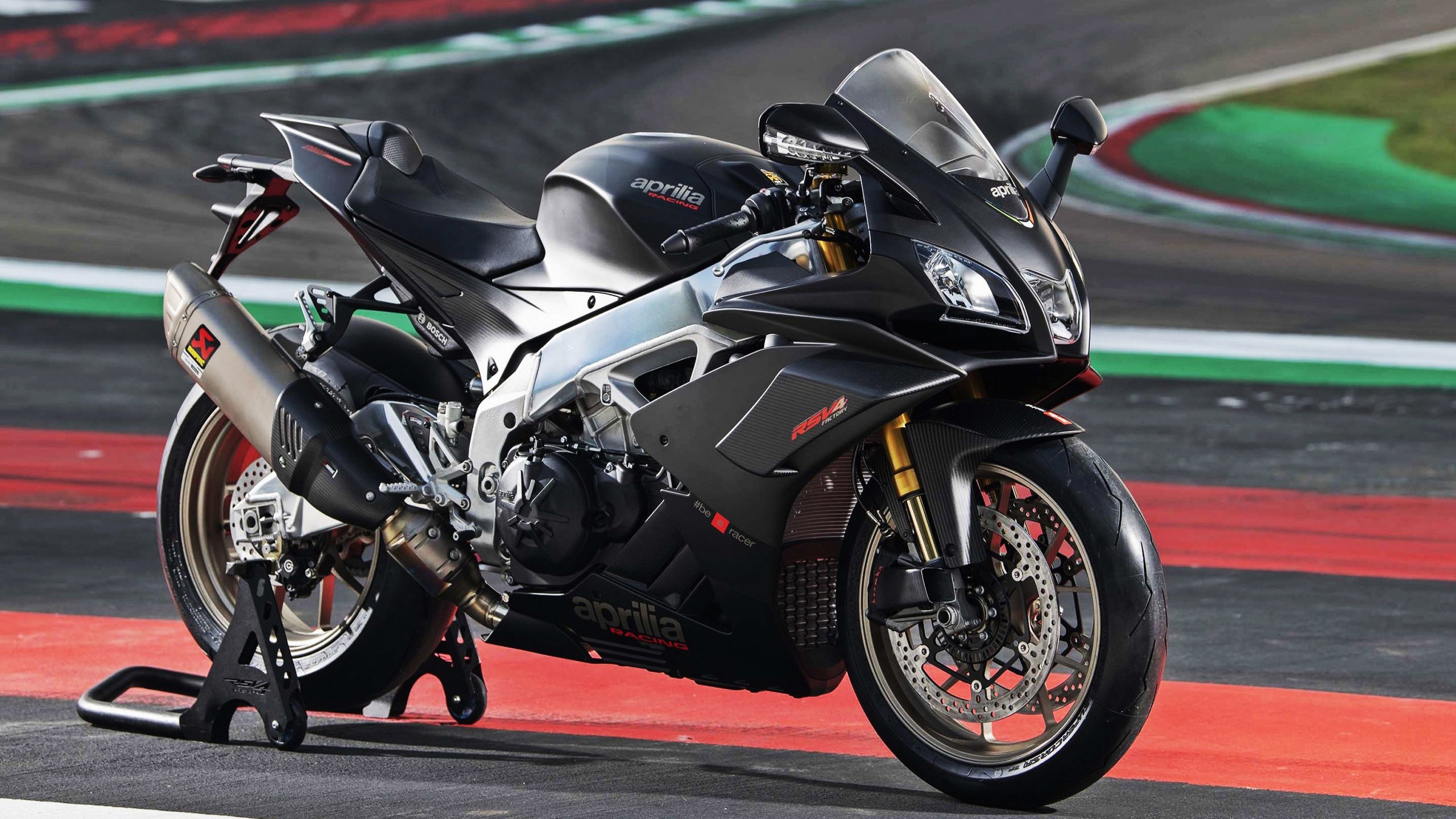 爱游戏体育APP下载-传奇球星的“新使命”：从球场到公益的全面转型，球星公司