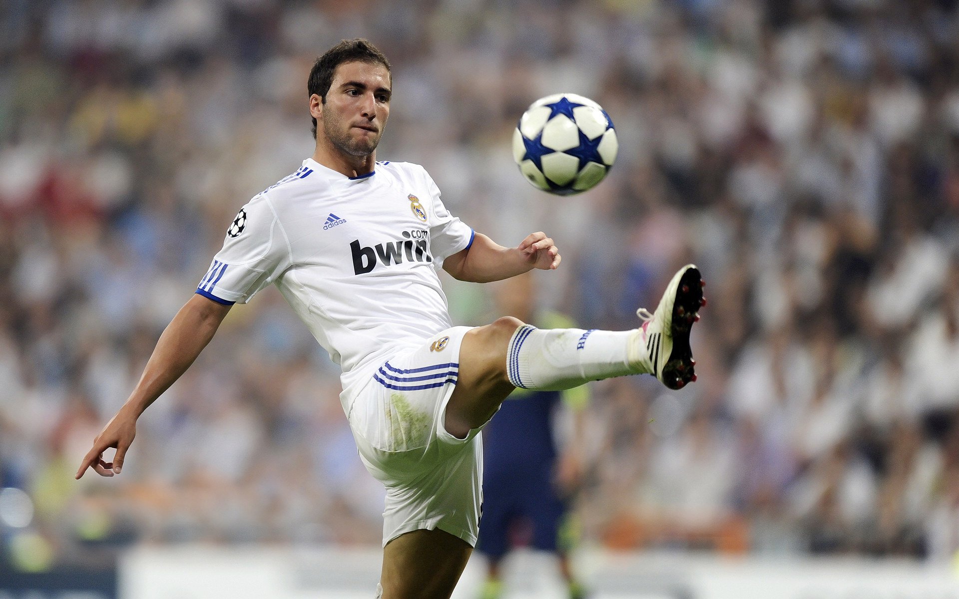 中超下半赛季看点聚焦榜首之争和保级大战，中超联赛下半程什么时候开始