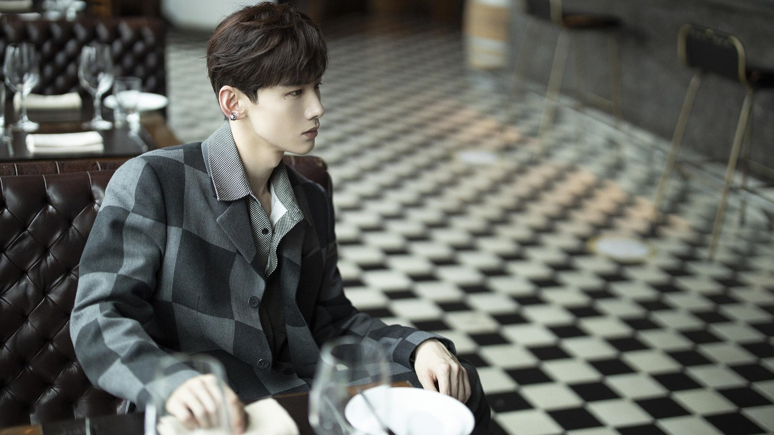 爱游戏登录-_骑士年轻球员发挥出色，未来充满希望_，骑士队球员的年薪排名